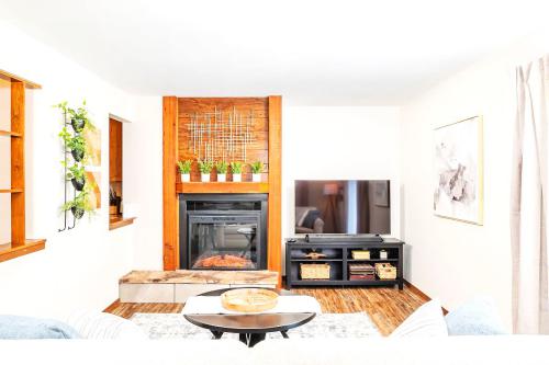 1207 West Ridgeview Drive